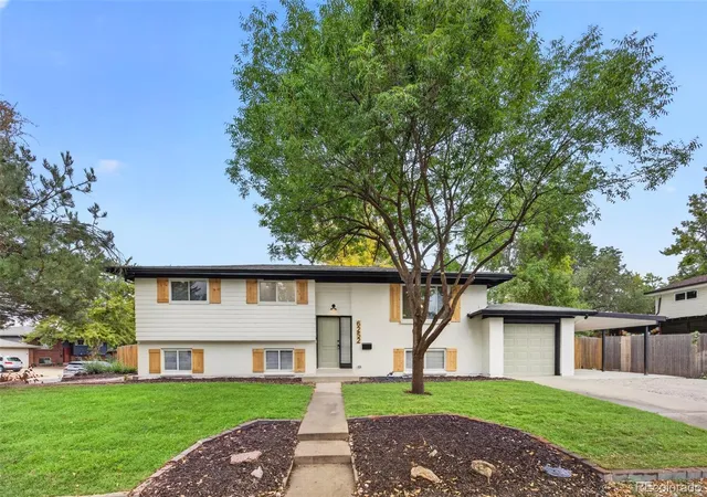 Photo 2 of Single family home for sale at 6252 Pierson Ct, Arvada, CO 80004 | MLS# 7241867 | Listing updated on 2026-10-09