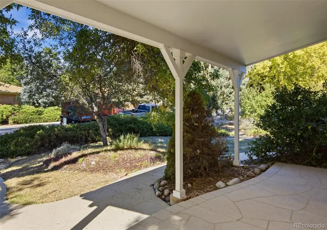 Photo 3 of Single family home for sale at 2300 Bell Ct, Lakewood, CO 80215 | MLS# 1738974 | Listing updated on 2026-10-08
