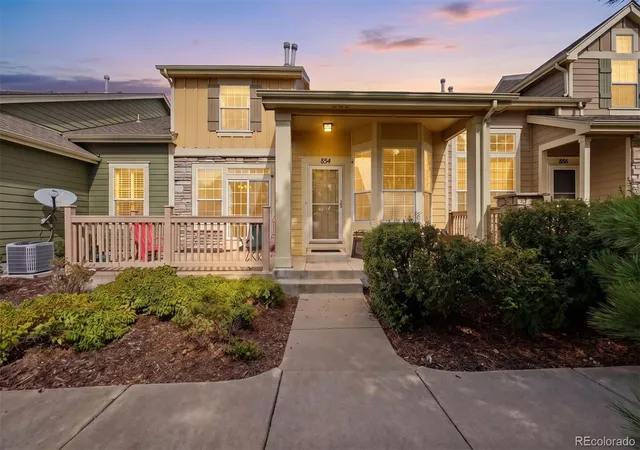 Photo 3 of Townhouse for sale at 854 Ironspur Ct, Castle Rock, CO 80108 | MLS# 4224522 | Listing updated on 2026-10-09