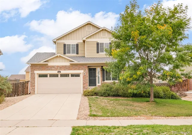 Photo 1 of Single family home for sale at 233 S New Castle Way, Aurora, CO 80018 | MLS# 6934852 | Listing updated on 2026-10-08