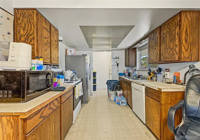 Photo 4 of Single family home for sale at 8111 Chase Dr, Arvada, CO 80003 | MLS# 7618051 | Listing updated on 2026-10-01