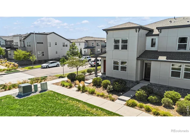 Photo 2 of Townhouse for sale at 16073 E Warner Pl, Denver, CO 80239 | MLS# IR1069639 | Listing updated on 2026-09-29