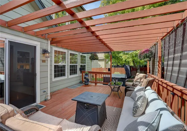 Photo 3 of Single family home for sale at 1516 Red Mountain Dr, Longmont, CO 80504 | MLS# 7366400 | Listing updated on 2026-09-29