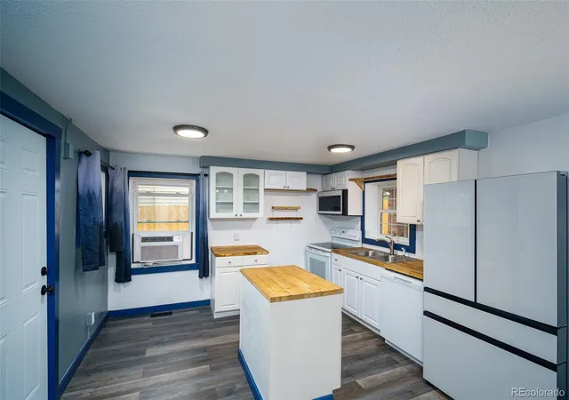 Photo 3 of Single family home for sale at 1240 S Navajo St, Denver, CO 80223 | MLS# 6506849 | Listing updated on 2026-10-14