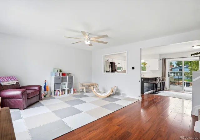 Photo 3 of Single family home for sale at 8893 W Stetson Pl, Littleton, CO 80123 | MLS# 7880191 | Listing updated on 2026-10-01