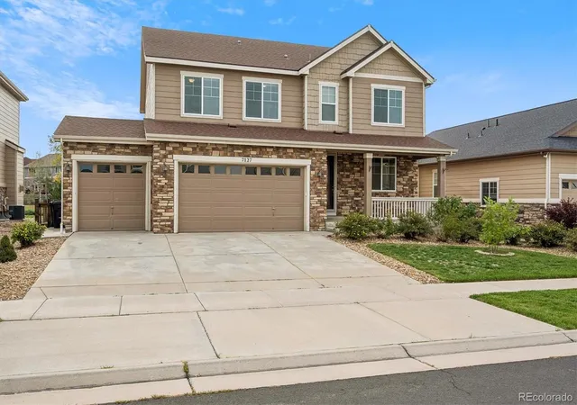 Photo 2 of Single family home for sale at 7127 S Patsburg Way, Aurora, CO 80016 | MLS# 5393134 | Listing updated on 2026-10-01