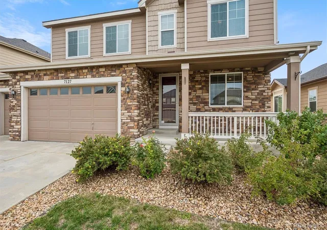 Photo 3 of Single family home for sale at 7127 S Patsburg Way, Aurora, CO 80016 | MLS# 5393134 | Listing updated on 2026-10-01