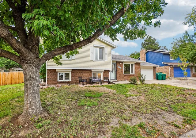 Photo 2 of Single family home for sale at 3208 S Ensenada Way, Aurora, CO 80013 | MLS# 9033238 | Listing updated on 2026-10-09