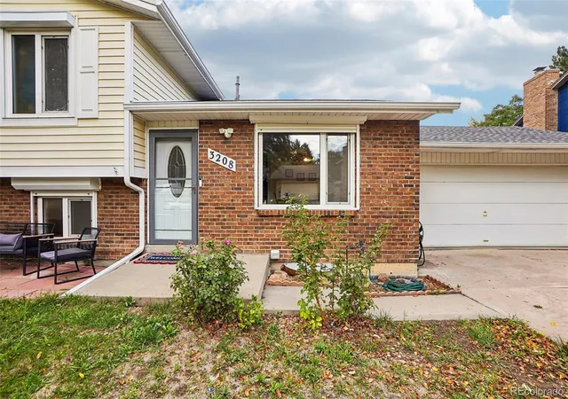 Photo 3 of Single family home for sale at 3208 S Ensenada Way, Aurora, CO 80013 | MLS# 9033238 | Listing updated on 2026-10-09