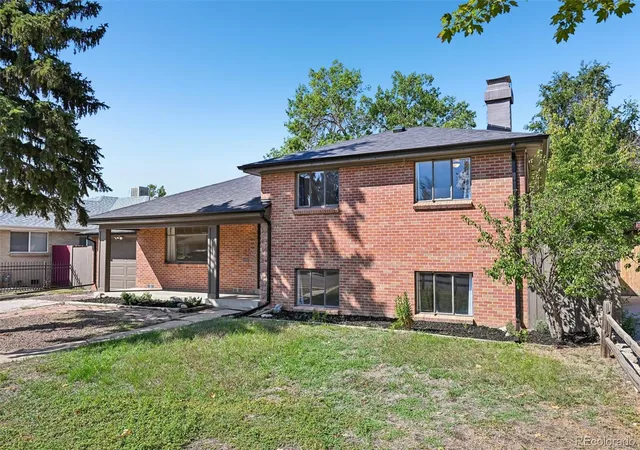 Photo 1 of Single family home for sale at 2261 Oakland St, Aurora, CO 80010 | MLS# 1913796 | Listing updated on 2026-10-08