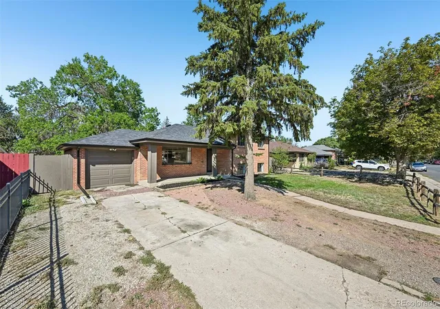 Photo 2 of Single family home for sale at 2261 Oakland St, Aurora, CO 80010 | MLS# 1913796 | Listing updated on 2026-10-08