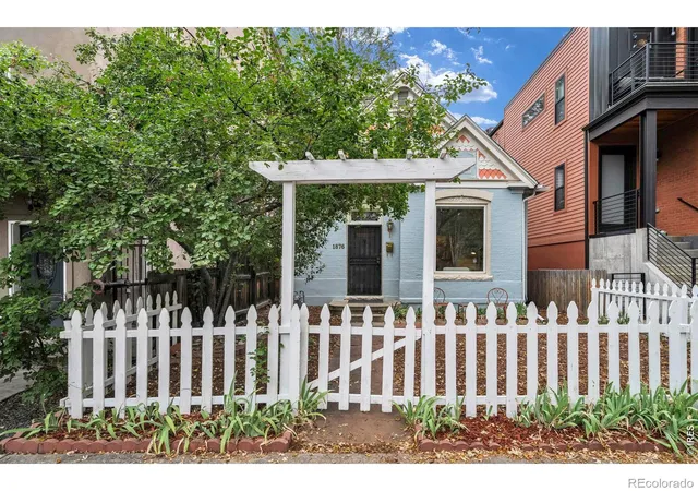 Photo 2 of Single family home for sale at 1876 Race St, Denver, CO 80206 | MLS# IR1069665 | Listing updated on 2026-10-23