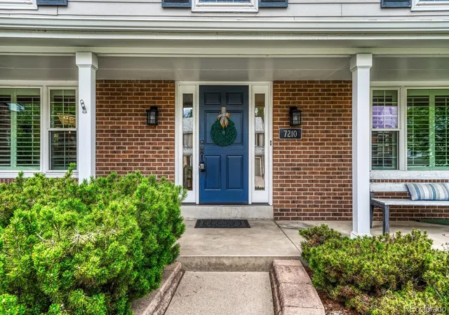 Photo 2 of Single family home for sale at 7210 S Hudson Way, Centennial, CO 80122 | MLS# 7829473 | Listing updated on 2026-10-05