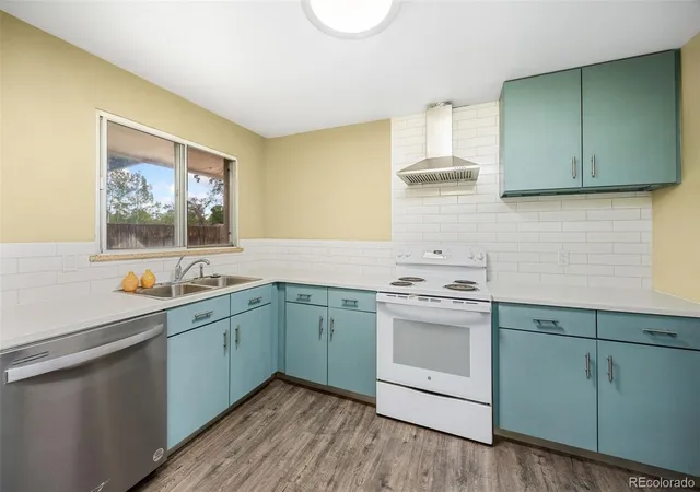 Photo 4 of House for sale at 305 Jay St, Lakewood, CO 80226 | MLS# 3100718 | Listing updated on 2026-10-01
