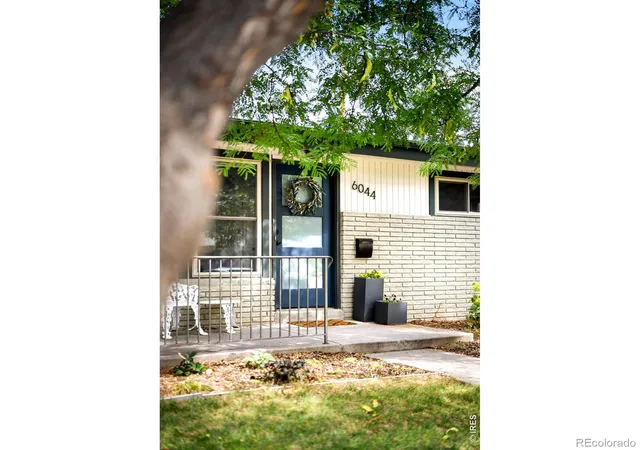 Photo 3 of Single family home for sale at 6044 S Fairfield St, Littleton, CO 80120 | MLS# IR1069673 | Listing updated on 2026-10-05