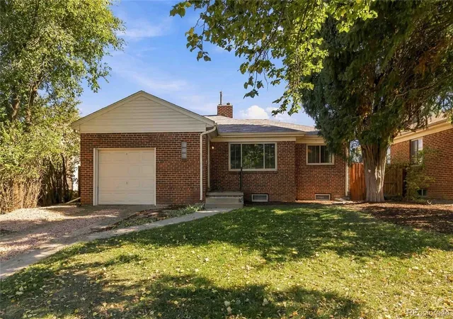 Photo 1 of Single family home for sale at 2670 Ivanhoe St, Denver, CO 80207 | MLS# 2143116 | Listing updated on 2026-10-14