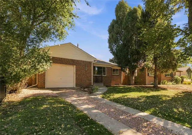 Photo 2 of Single family home for sale at 2670 Ivanhoe St, Denver, CO 80207 | MLS# 2143116 | Listing updated on 2026-10-14