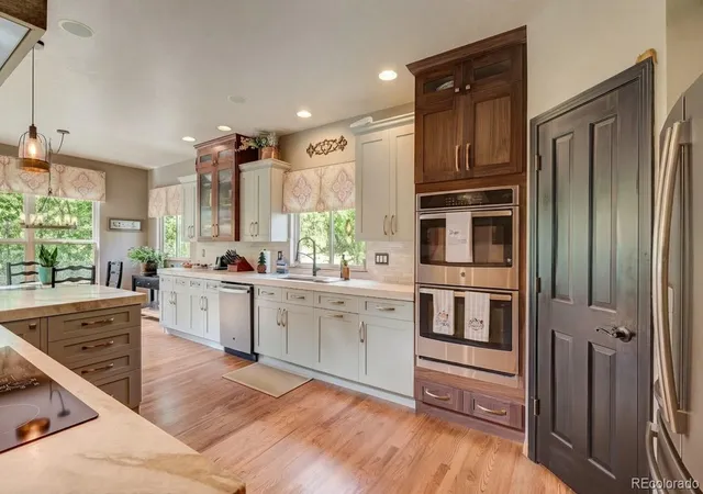 Photo 4 of Single family home for sale at 6977 Glenhunt Ln, Castle Pines, CO 80108 | MLS# 9846429 | Listing updated on 2026-10-04