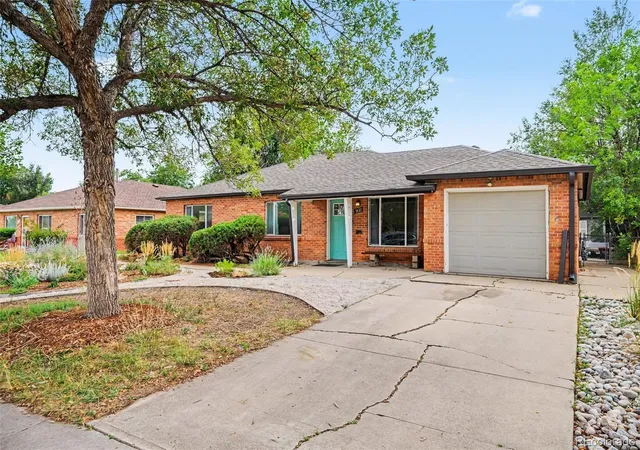 Photo 3 of Single family home for sale at 931 Tucson St, Aurora, CO 80011 | MLS# 6521534 | Listing updated on 2026-10-02