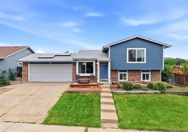 Photo 2 of Single family home for sale at 4879 S Johnson St, Littleton, CO 80123 | MLS# 6236385 | Listing updated on 2026-10-06