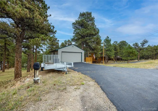 Photo 4 of Single family home for sale at 21959 Grandview Ave, Golden, CO 80401 | MLS# 4122608 | Listing updated on 2026-10-01