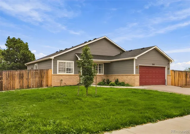 Photo 3 of Single family home for sale at 906 Greenwood Ct, Fort Lupton, CO 80621 | MLS# 6393943 | Listing updated on 2026-09-30