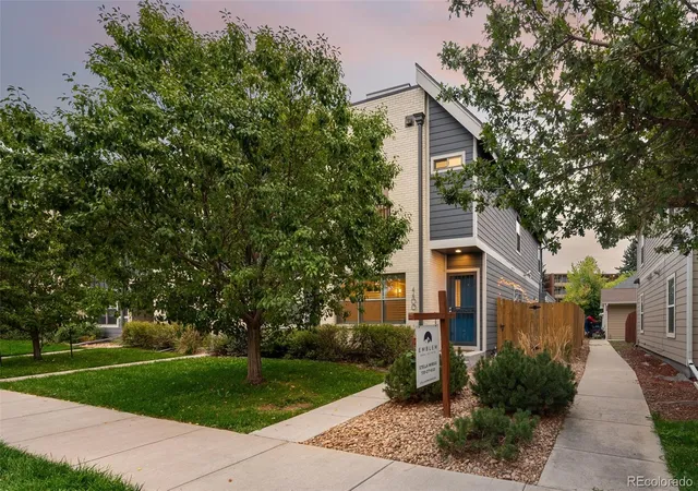Photo 3 of Townhouse for sale at 4400 E Bails Pl, Denver, CO 80222 | MLS# 5838165 | Listing updated on 2026-10-08