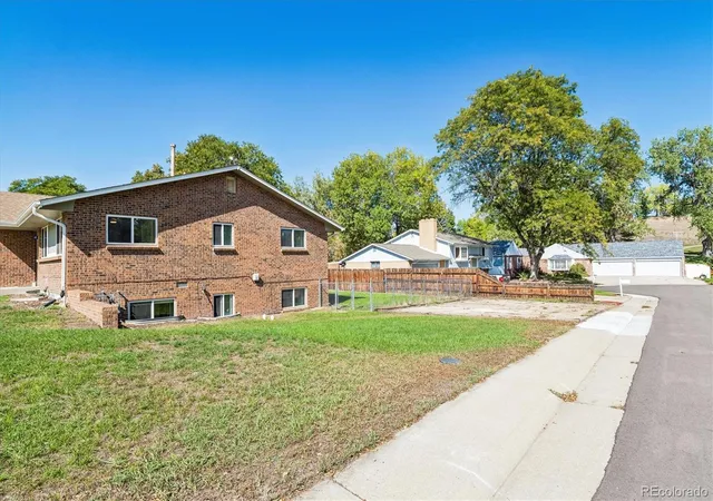 Listing Photo 4 - Condo for sale in building located at 12735-37 W 11th Pl, Golden, CO 80401