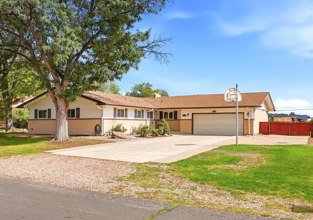 Single family home for sale at 5340 Gladiola St, Arvada, CO 80002 | MLS# 4529455