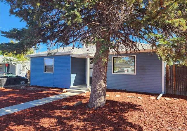 Photo 3 of Single family home for sale at 1116 Moline St, Aurora, CO 80010 | MLS# 2008472 | Listing updated on 2026-10-26
