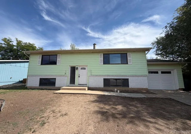 Single family home for sale at 522 Clearview Dr, Fountain, CO 80817 | MLS# 3388943