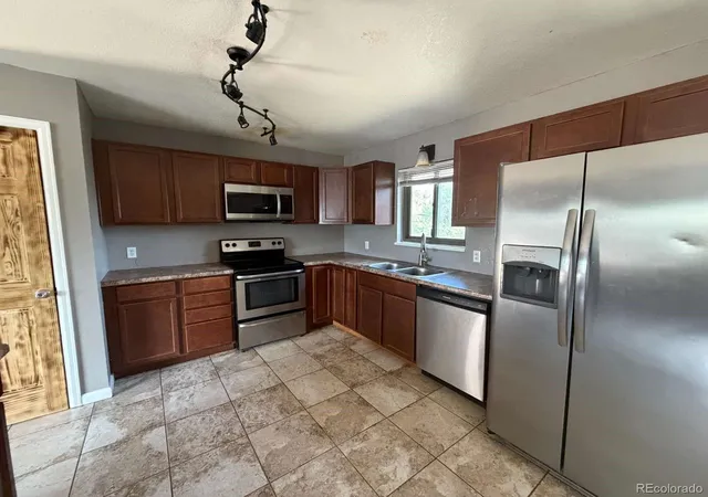 Photo 2 of Single family home for sale at 522 Clearview Dr, Fountain, CO 80817 | MLS# 3388943 | Listing updated on 2026-10-01