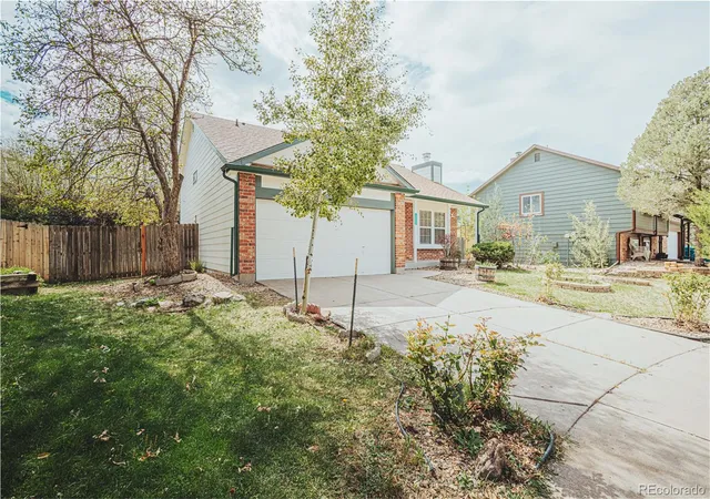 Photo 2 of Single family home for sale at 20066 E Bellewood Pl, Aurora, CO 80015 | MLS# 6109946 | Listing updated on 2026-10-09