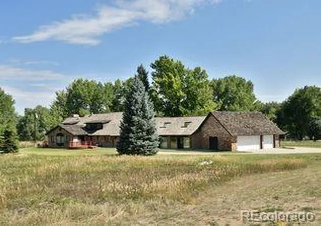 Photo 2 of Single family home for sale at 8935 W Bear Crk Dr, Lakewood, CO 80227 | MLS# 7237215 | Listing updated on 2026-10-05