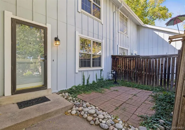 Townhouse for sale at 7002 S Knls Way, Centennial, CO 80122 | MLS# 9828609