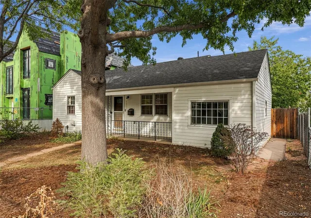 Photo 3 of Sale Pending at 2650 S Pennsylvania St, Denver, CO 80210 | MLS# 3012426 | Listing updated on 2026-10-09