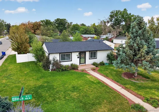 Single family home for sale at 3900 S Inca St, Englewood, CO 80110 | MLS# 5458622
