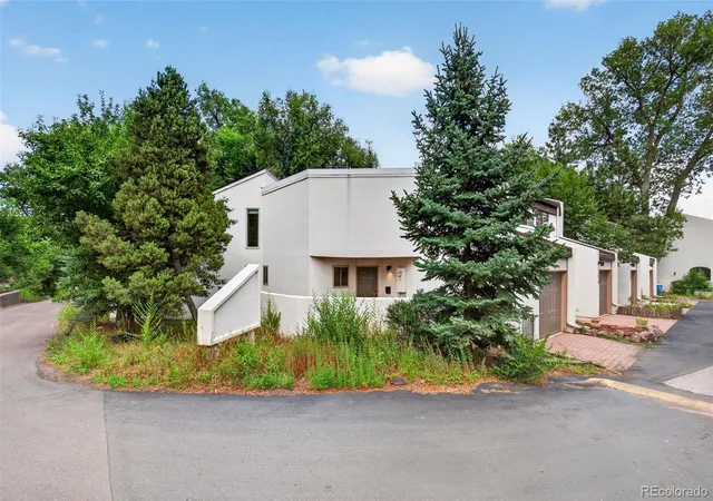 Photo 3 of Townhouse for sale at 102 Creekside Ln, Colorado Springs, CO 80906 | MLS# 6132470 | Listing updated on 2026-10-01