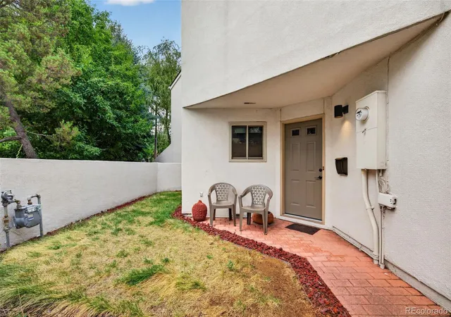 Photo 3 of Townhouse for sale at 102 Creekside Ln, Colorado Springs, CO 80906 | MLS# 6132470 | Listing updated on 2026-10-01