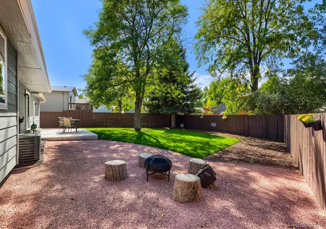Photo 3 of Single family home for sale at 7965 S Estes Ct, Littleton, CO 80128 | MLS# 5890009 | Listing updated on 2026-10-08