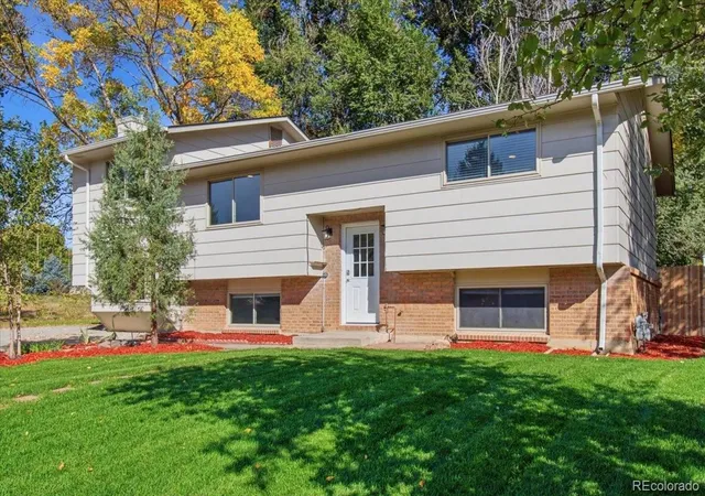 Photo 2 of Single family home for sale at 466 Fox St, Longmont, CO 80504 | MLS# 1905921 | Listing updated on 2026-10-17