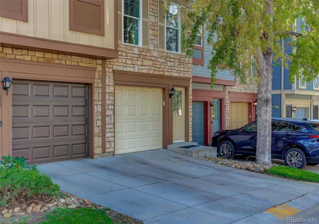 Photo 3 of Townhouse for sale at 11986 E Kepner Dr, Aurora, CO 80012 | MLS# 1737388 | Listing updated on 2026-10-04