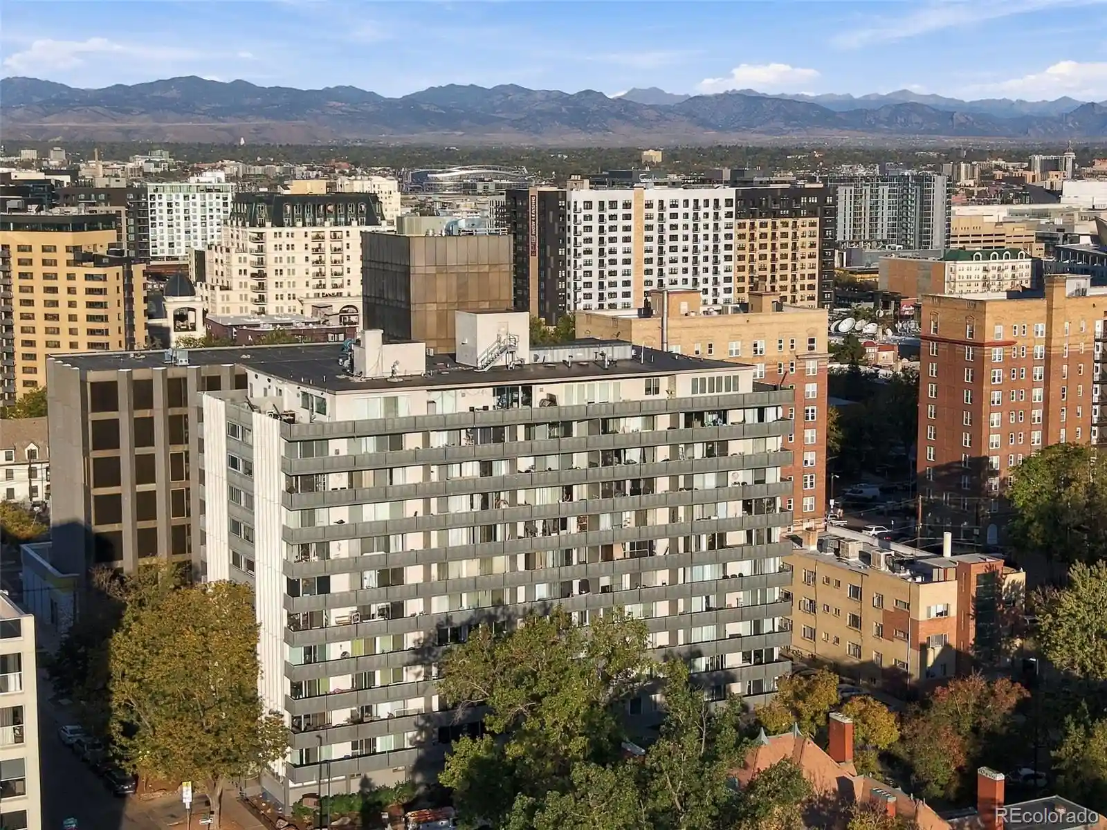 Listing Photo 2 - Condo for sale in 909 N Logan St located at 909 N Logan St, Denver, CO 80203 - Unit 909 N Logan St