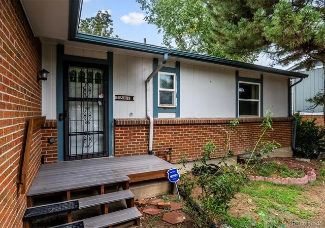 Photo 3 of Single family home for sale at 1807 S Fairplay St, Aurora, CO 80012 | MLS# 9687554 | Listing updated on 2026-10-02