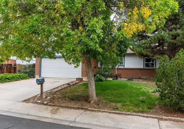 Photo 4 of Single family home for sale at 1807 S Fairplay St, Aurora, CO 80012 | MLS# 9687554 | Listing updated on 2026-10-02