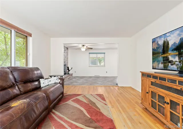 Photo 4 of Single family home for sale at 6720 S Delaware St, Littleton, CO 80120 | MLS# 5257984 | Listing updated on 2026-10-15