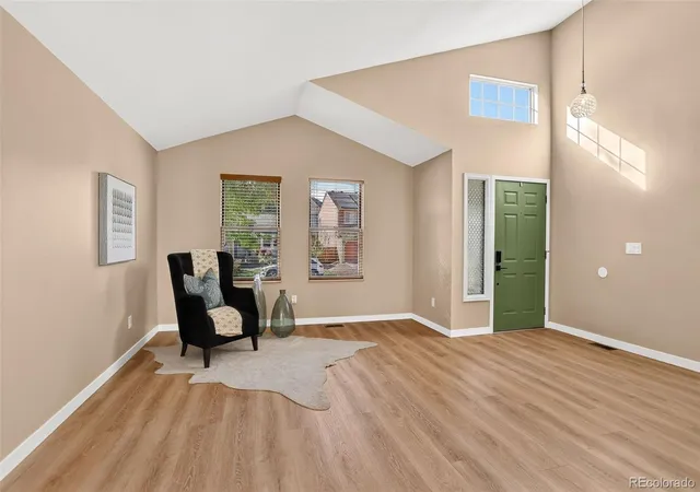 Photo 4 of Single family home for sale at 7048 S Flower Ct, Littleton, CO 80128 | MLS# 7820113 | Listing updated on 2026-10-17