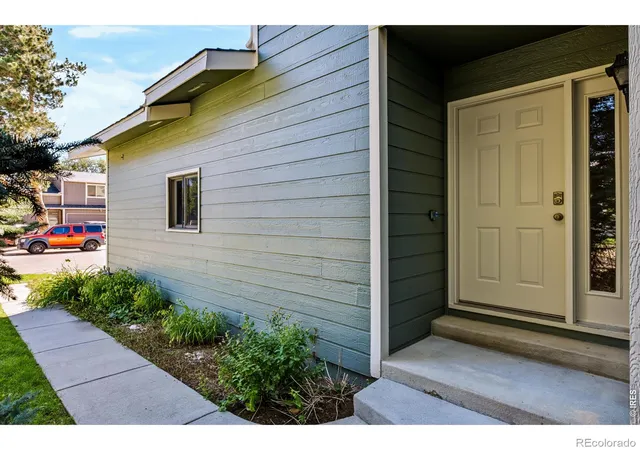 Photo 4 of Townhouse for sale at 1241 Baker St, Longmont, CO 80501 | MLS# IR1069844 | Listing updated on 2026-10-09