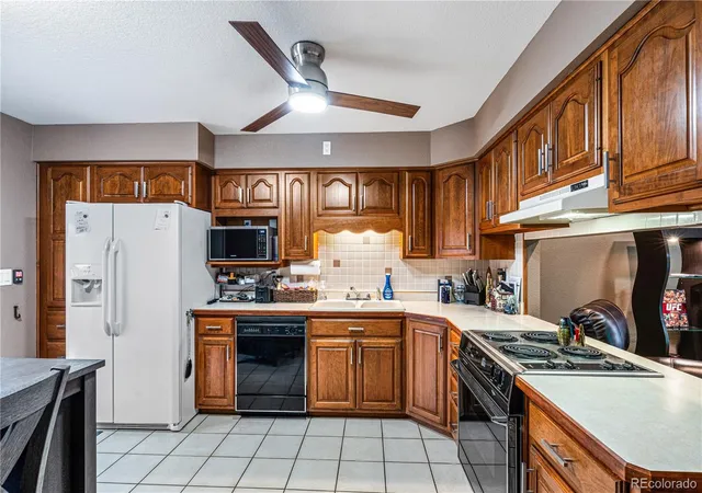 Listing Photo 1 - Condo for sale in building located at 2106 Chautard Dr, Pueblo, CO 81005 - Unit #B