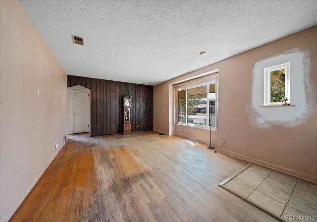 Photo 4 of Single family home for sale at 1100 Lansing St, Aurora, CO 80010 | MLS# 9174441 | Listing updated on 2026-10-05